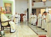 Przedstawienie kandydatów podczas liturgii.
