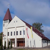 Miejscowy kościół łączy w sobie nowoczesną architekturę i historię.