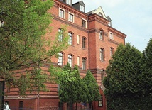 Siedziba wydziału mieści się przy ul. Drzymały 1a.