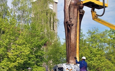▲	Posąg został umieszczony w sercu miasta 9 maja 2020 roku.