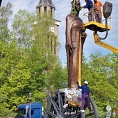 ▲	Posąg został umieszczony w sercu miasta 9 maja 2020 roku.