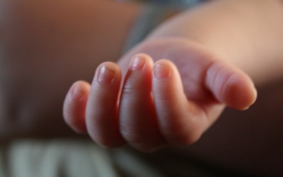 Urodziło się kolejne dziecko, którego rodzice są zakażeni koronawirusem