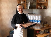 #SłodkiDarModlitwy - siostry z archidiecezji gdańskiej pieką ciasta dla szpitali