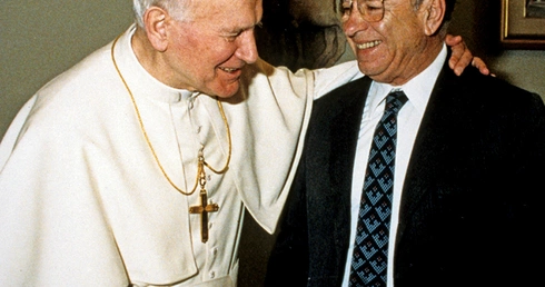 Serdecznym przyjacielem Karola Wojtyły z czasów szkolnych był Jerzy Kluger. Przyjaźń ta przetrwała całe życie, a kiedy kard. Wojtyła został papieżem, wielokrotnie spotykał się z przyjacielem mieszkającym w Rzymie.