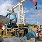 Rosja musi ograniczyć wydobycie ropy o blisko 3 mln baryłek dziennie.