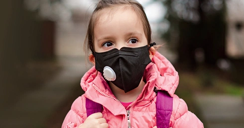 Dziecko w koronawirusowym kryzysie