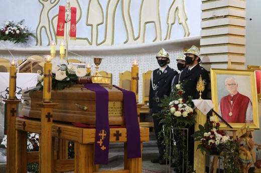 Pogrzeb śp. ks. Michała Klisia w Międzybrodziu Żywieckim
