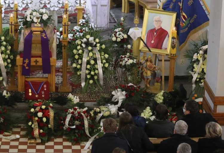 Pogrzeb śp. ks. Michała Klisia w Międzybrodziu Żywieckim