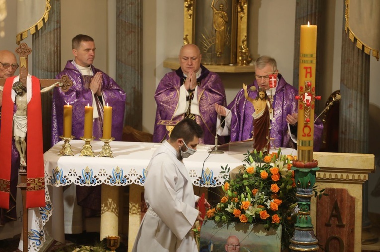 Pogrzeb śp. ks. Jana Drzyzgi w Górkach Wielkich