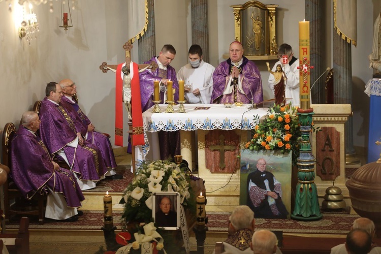 Pogrzeb śp. ks. Jana Drzyzgi w Górkach Wielkich