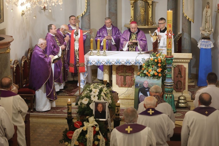 Pogrzeb śp. ks. Jana Drzyzgi w Górkach Wielkich