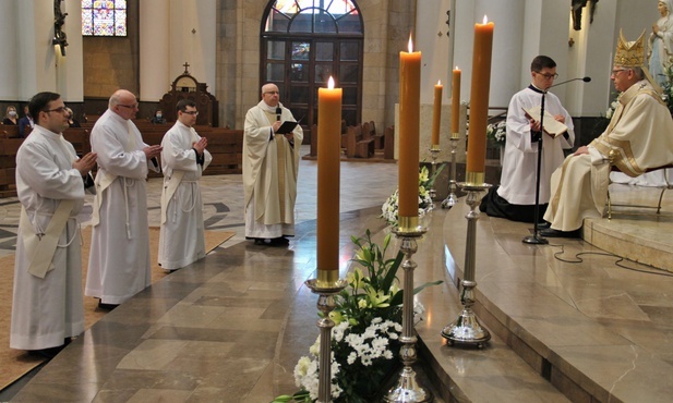 Katowice. Trzech mężczyzn otrzymało święcenia kapłańskie
