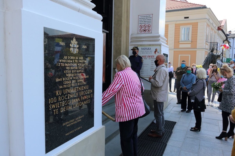 Wadowice. Msza św. z okazji setnej rocznicy urodzin św. Jana Pawła II