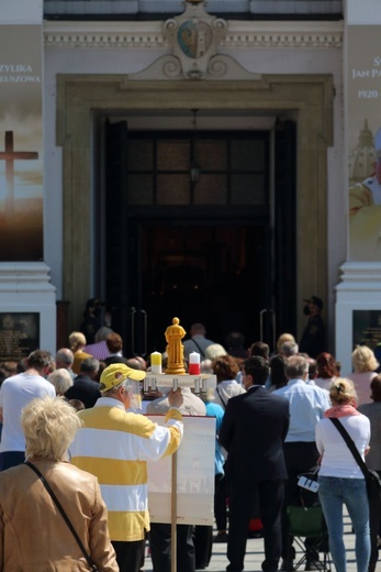 Wadowice. Msza św. z okazji setnej rocznicy urodzin św. Jana Pawła II