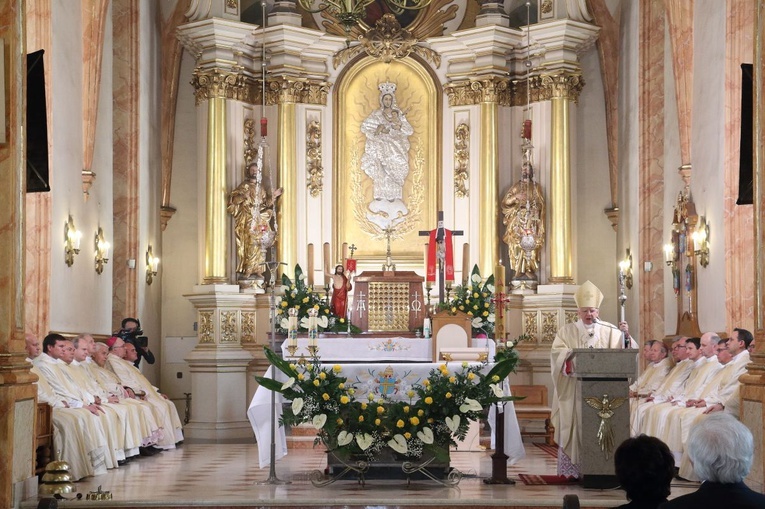 Wadowice. Msza św. z okazji setnej rocznicy urodzin św. Jana Pawła II