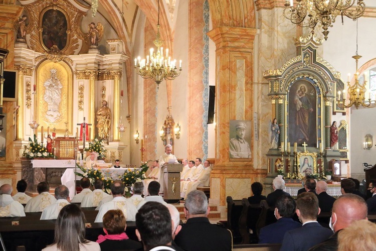 Wadowice. Msza św. z okazji setnej rocznicy urodzin św. Jana Pawła II