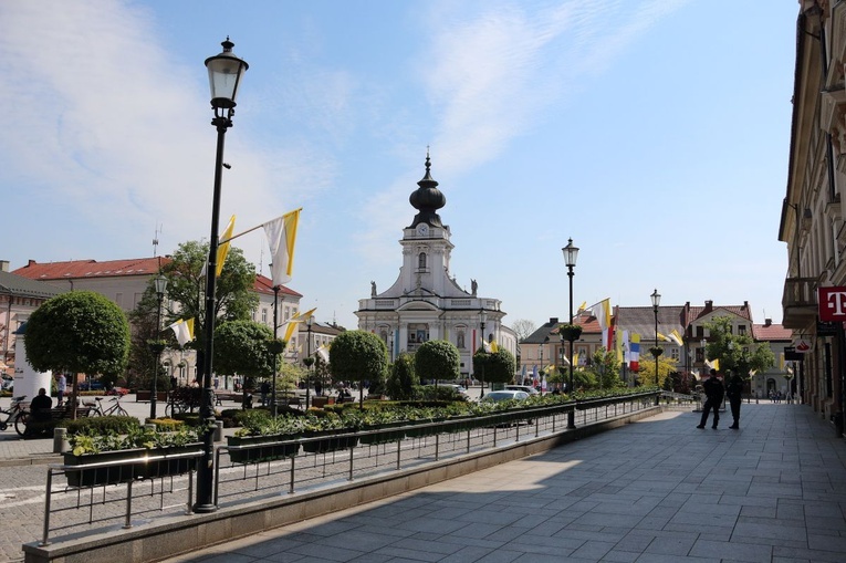 Wadowice. Msza św. z okazji setnej rocznicy urodzin św. Jana Pawła II
