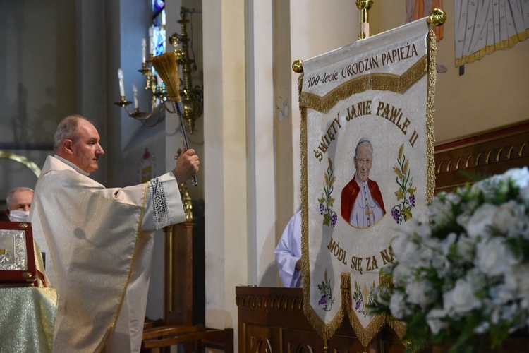 Serce i chorągiew dla Jana Pawła II