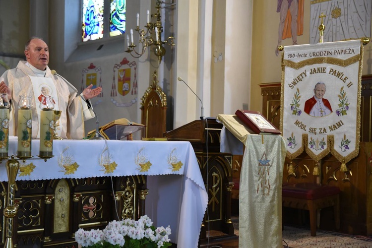 Serce i chorągiew dla Jana Pawła II