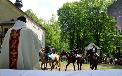 Na Górze Świętej Anny spotkali się miłośnicy koni i konnych zaprzęgów