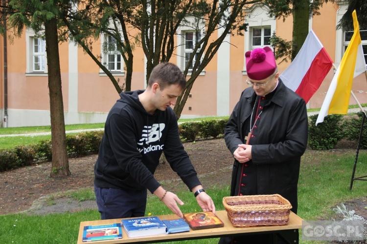 LIVE z biskupem w Paradyżu