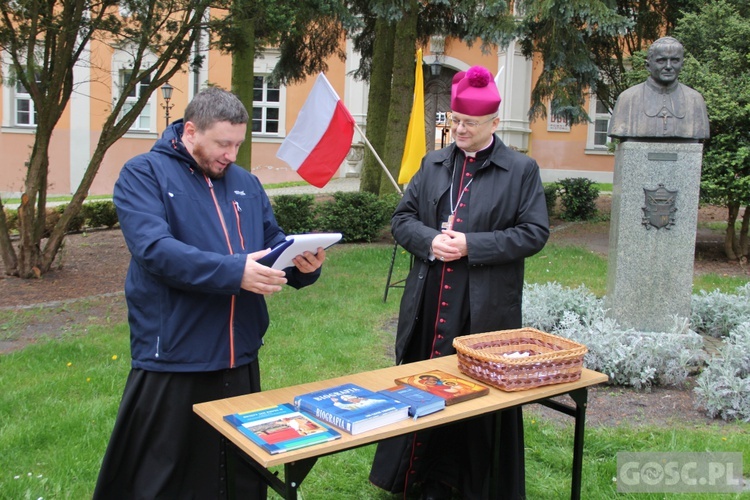 LIVE z biskupem w Paradyżu