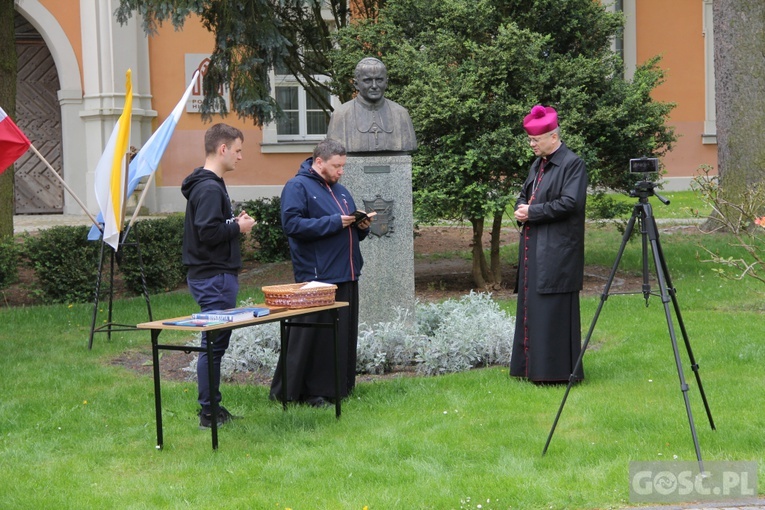 LIVE z biskupem w Paradyżu