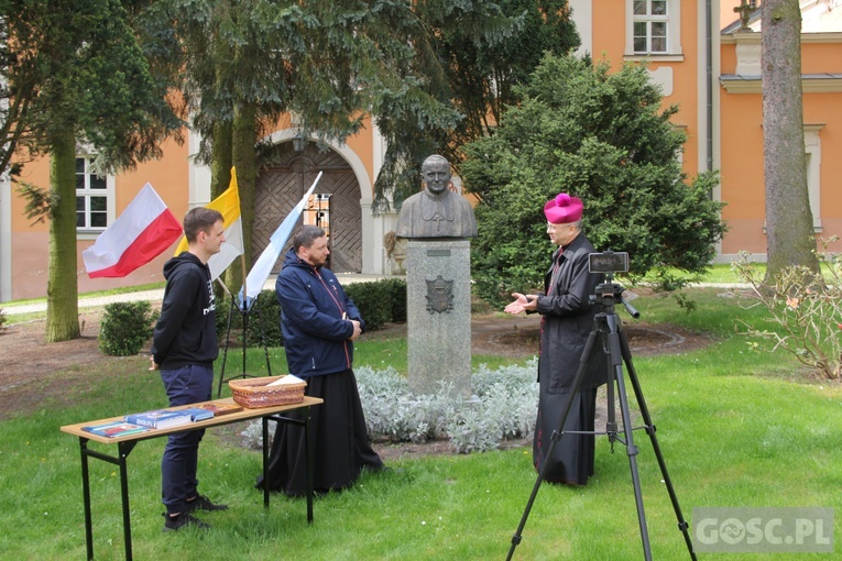 LIVE z biskupem w Paradyżu