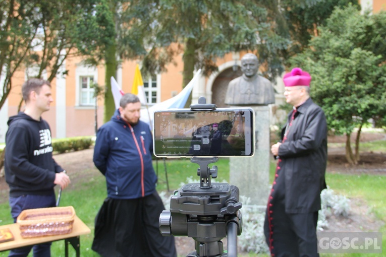 LIVE z biskupem w Paradyżu
