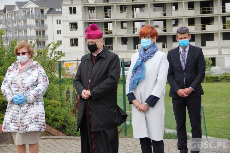 Modlitwa pod pomnikiem Jan Pawła II w Gorzowie Wlkp.