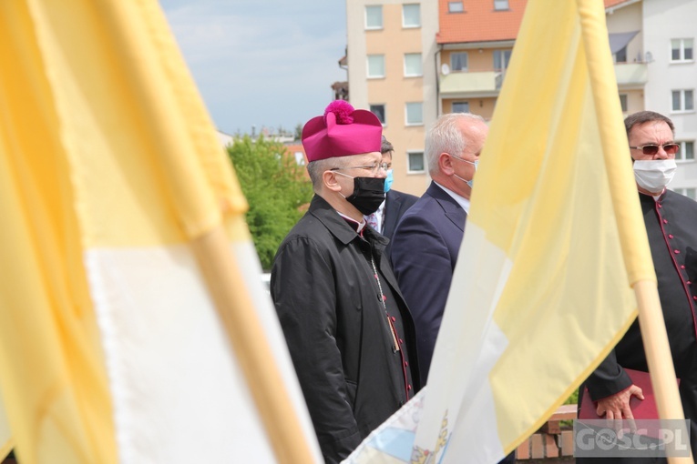 Modlitwa pod pomnikiem Jan Pawła II w Gorzowie Wlkp.