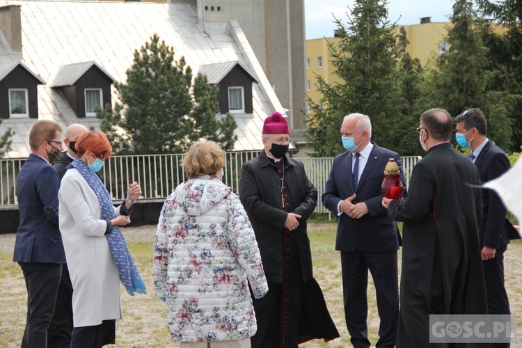 Modlitwa pod pomnikiem Jan Pawła II w Gorzowie Wlkp.