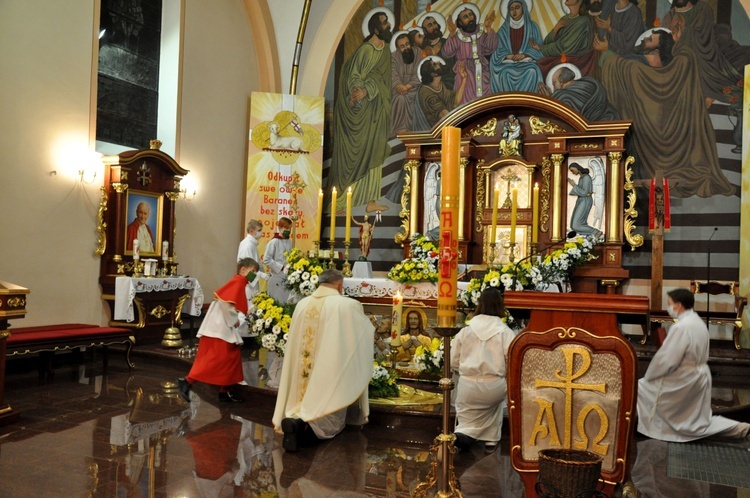 Maraton różańcowy ku czci JP II w Ostrożnicy