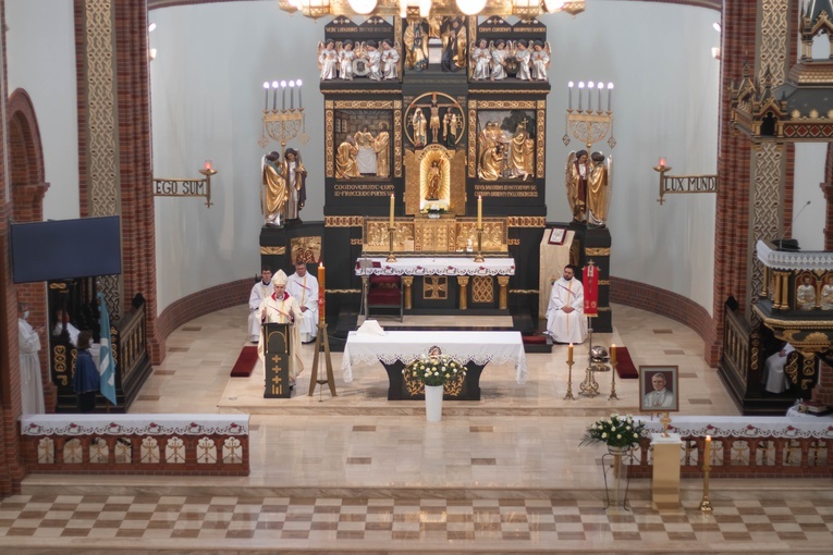 Wprowadzenie relikwii św. Jana Pawła II w Bobrku