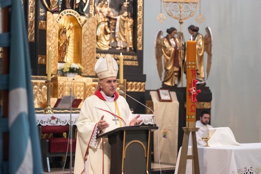 Wprowadzenie relikwii św. Jana Pawła II w Bobrku
