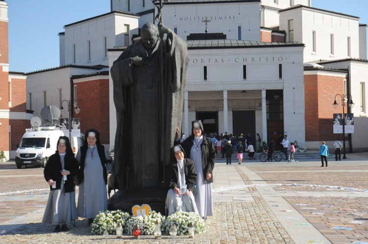 Obchody 100. rocznicy urodzin św. Jana Pawła II na Białych Morzach, cz. 3