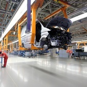 "Rz": Fabryki aut stoją i zwalniają
