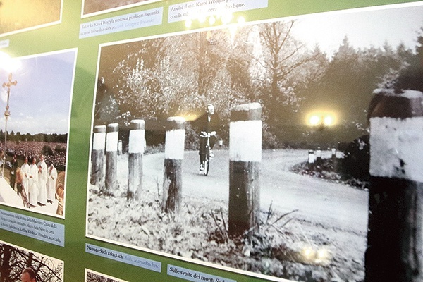 ▲	Warto przyjechać i zobaczyć niezwykłe zdjęcia z wyprawy przyszłego papieża po Dolnym Śląsku. 