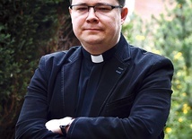 Ks. dr Adam Falewicz - kapłan diecezji koszalińsko-kołobrzeskiej wyświęcony w roku 2008, psycholog, psychoterapeuta w trakcie certyfikacji. W styczniu 2020 roku na Katolickim Uniwersytecie Lubelskim obronił pracę doktorską na temat: „Podmiotowe i kontekstualne uwarunkowania satysfakcji z życia księży rzymskokatolickich na emeryturze”.