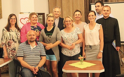 Ekipa organizatorów z ks. Jerzym Dzierżanowskim (stoi w środku, z tyłu) podczas ubiegłorocznej edycji wydarzenia.