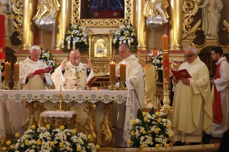 Obchody 100. urodzin św. Jana Pawła II w bazylice w Hałcnowie