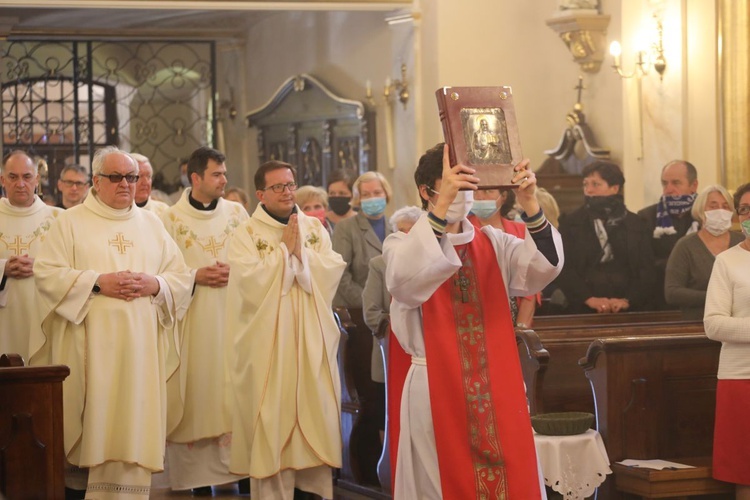 Obchody 100. urodzin św. Jana Pawła II w bazylice w Hałcnowie