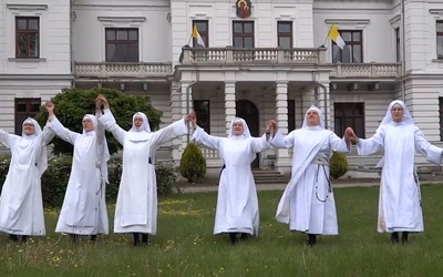 Szymanów. Taniec dla świętego jubilata