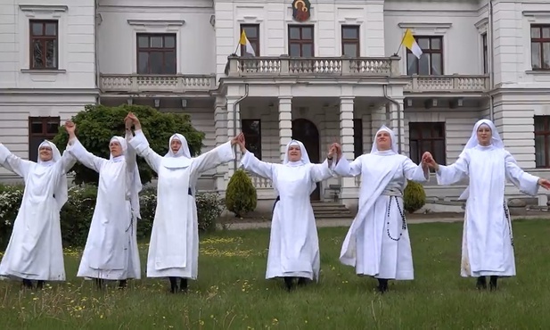 Szymanów. Taniec dla świętego jubilata