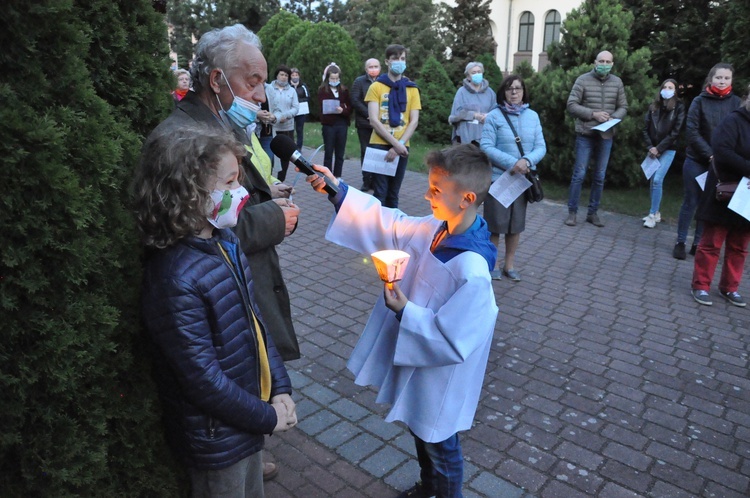 Majowy apel maryjny przy kościele sanktuaryjnym w Świebodzinie 