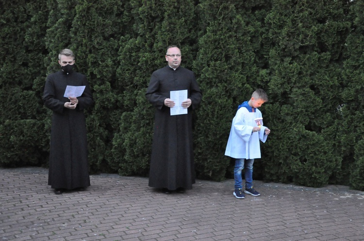 Majowy apel maryjny przy kościele sanktuaryjnym w Świebodzinie 