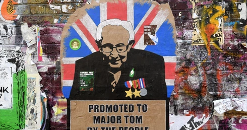 W. Brytania: Tytuł szlachecki dla weterana, który zebrał 33 mln funtów dla służby zdrowia