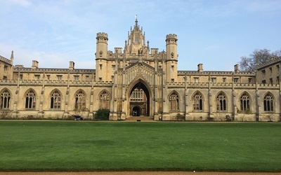 Na Uniwersytecie w Cambridge zajęcia online do lata 2021 roku