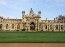 Na Uniwersytecie w Cambridge zajęcia online do lata 2021 roku