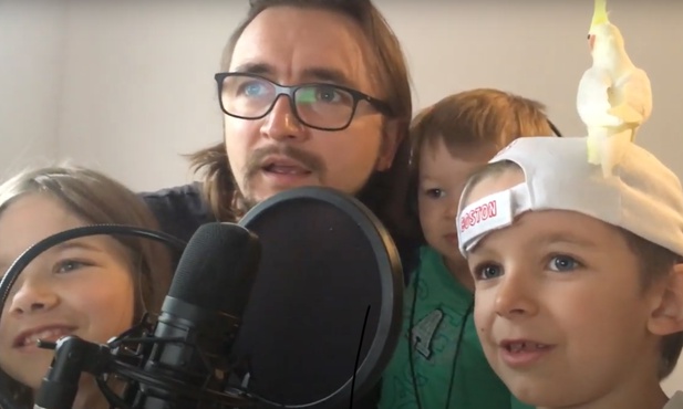 Paweł ze swoimi dziećmi.